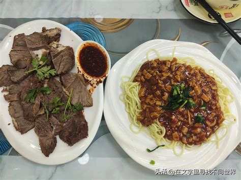 敦煌夜市好食集萃：美食、文化与夜色的交响